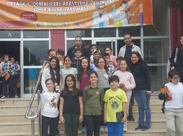 TÜBİTAK´ın Ortaokul Öğrencileri Araştırma Projeleri İzmir Bölge Sergisini ziyaret ettik.